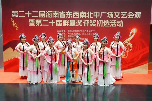 东西南北美选手夺冠成功，全力以赴的简单介绍